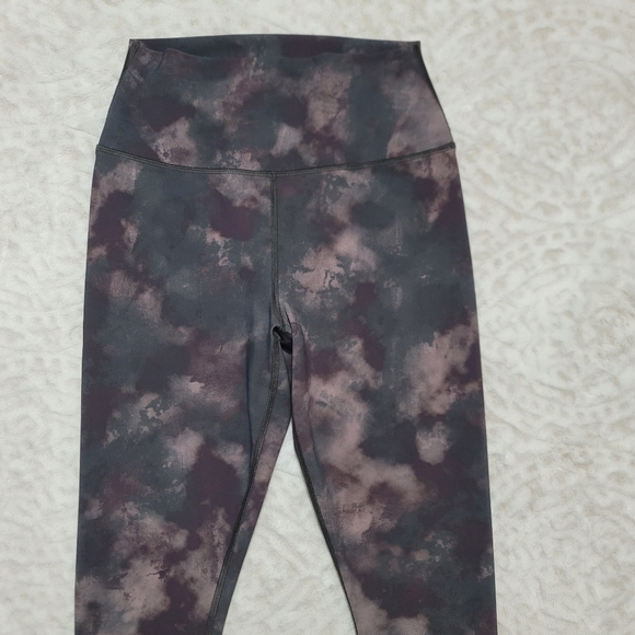 ALO Yoga Solarized High-Rise Tie-Dye Leggings Oxblood Size M - Picture 3 of 16